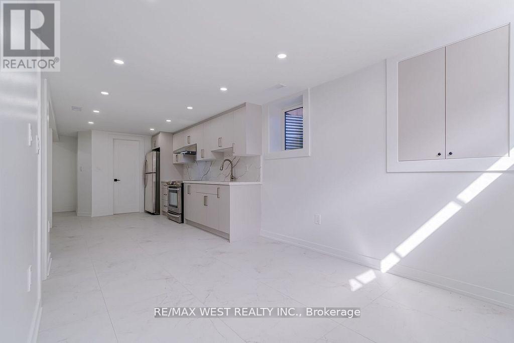 Lower - 152 Clarence Street, Brampton, Ontario  L6W 1S9 - Photo 19 - W12646700