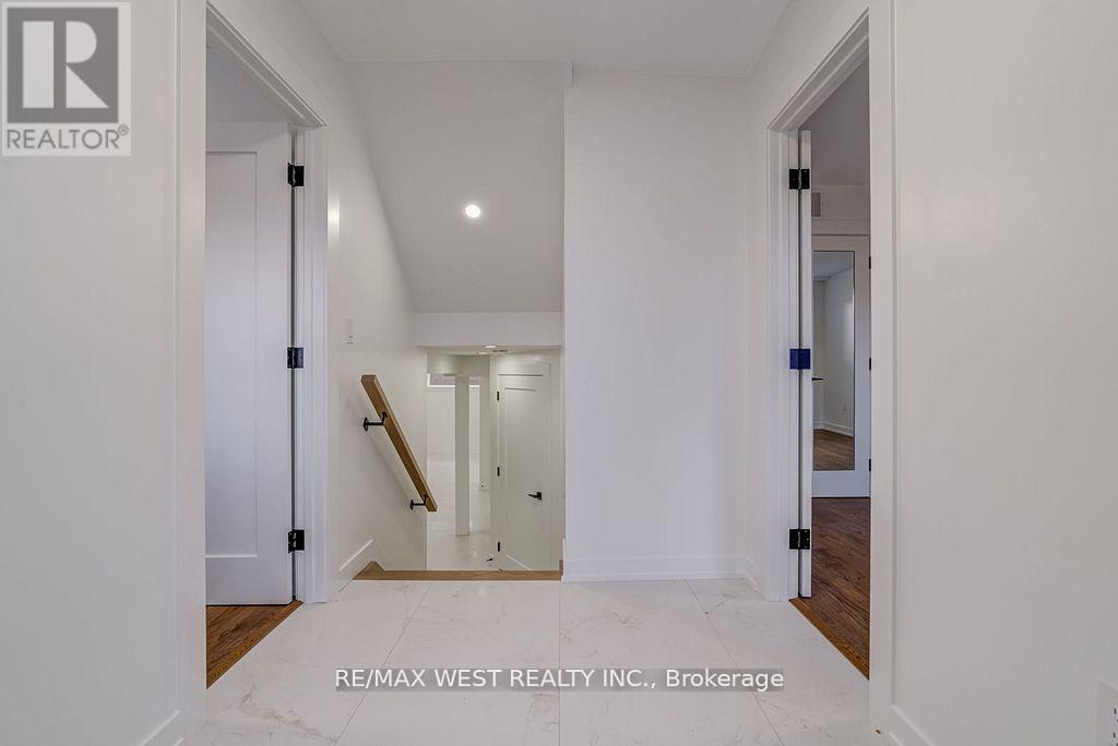 Lower - 152 Clarence Street, Brampton, Ontario  L6W 1S9 - Photo 6 - W12646700