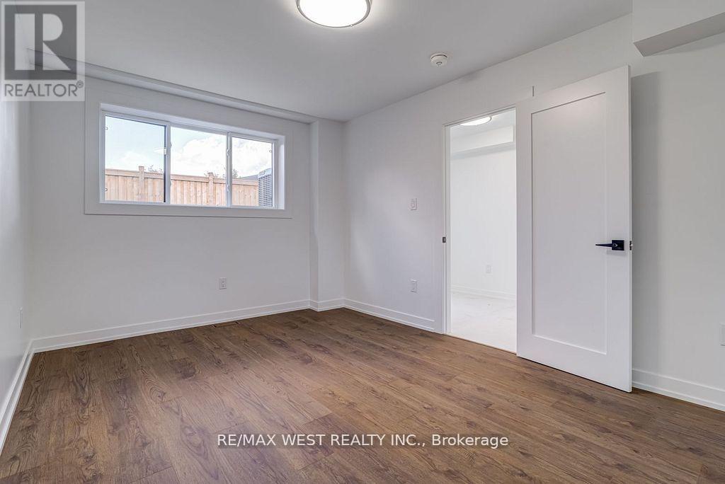 Lower - 152 Clarence Street, Brampton, Ontario  L6W 1S9 - Photo 8 - W12646700