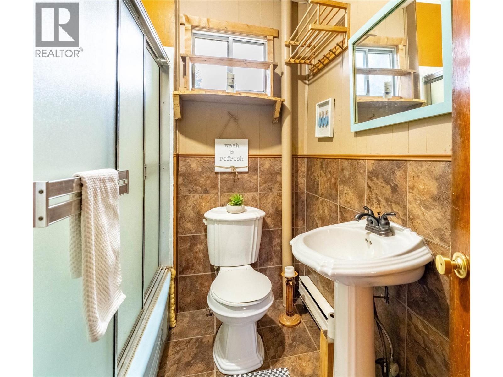 1412 Ainsworth Avenue, Riondel, British Columbia  V0B 2B0 - Photo 17 - 10371450