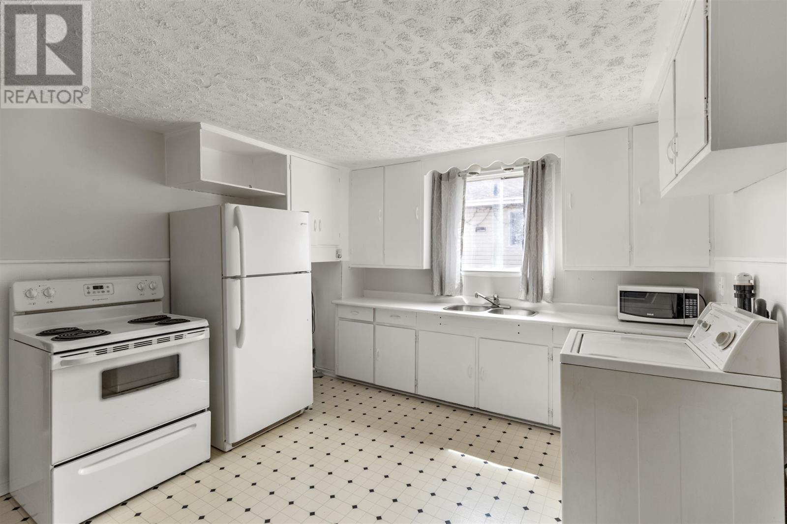 21 Cameron Ave, Sault Ste. Marie, Ontario  P6B 4W6 - Photo 11 - SM253511