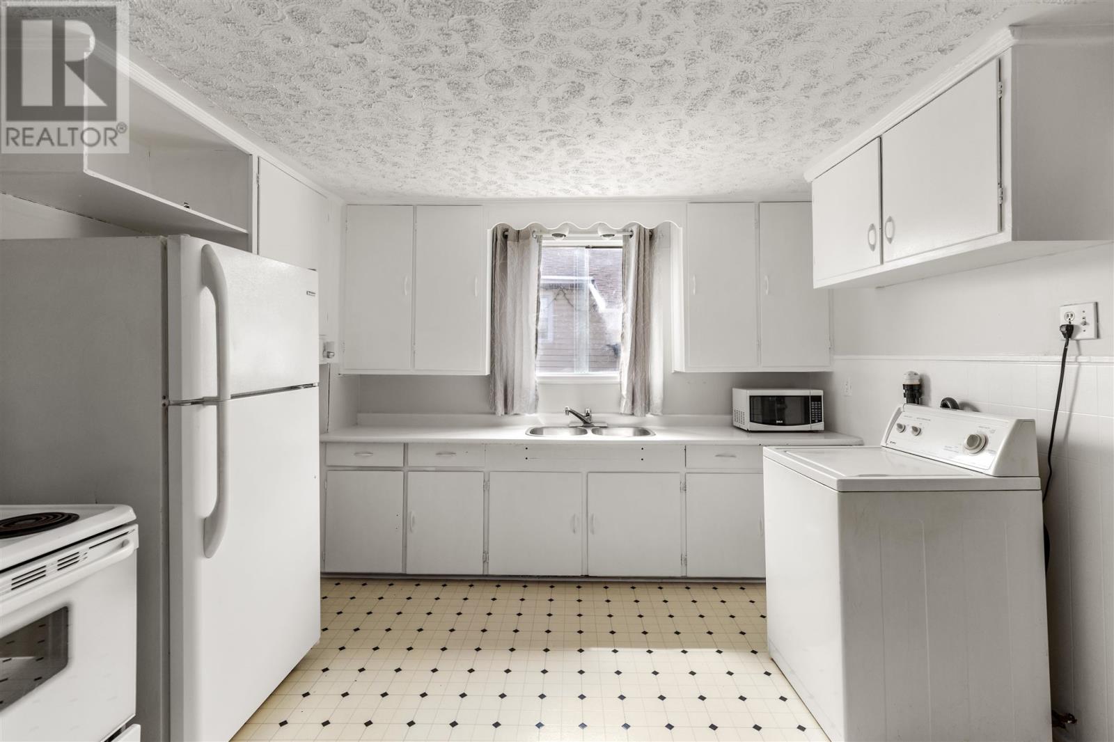 21 Cameron Ave, Sault Ste. Marie, Ontario  P6B 4W6 - Photo 12 - SM253511