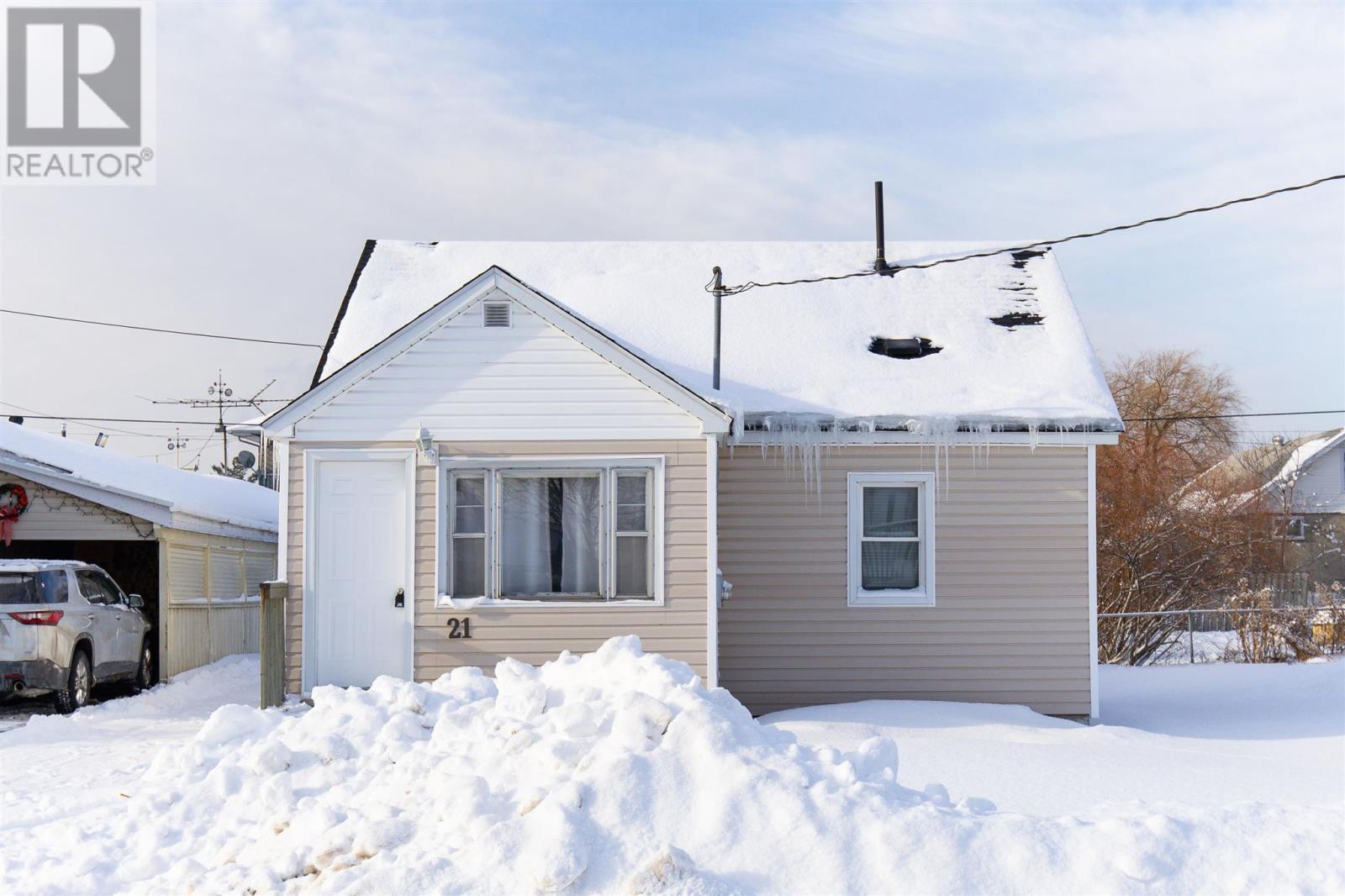 21 Cameron Ave, Sault Ste. Marie, Ontario  P6B 4W6 - Photo 2 - SM253511