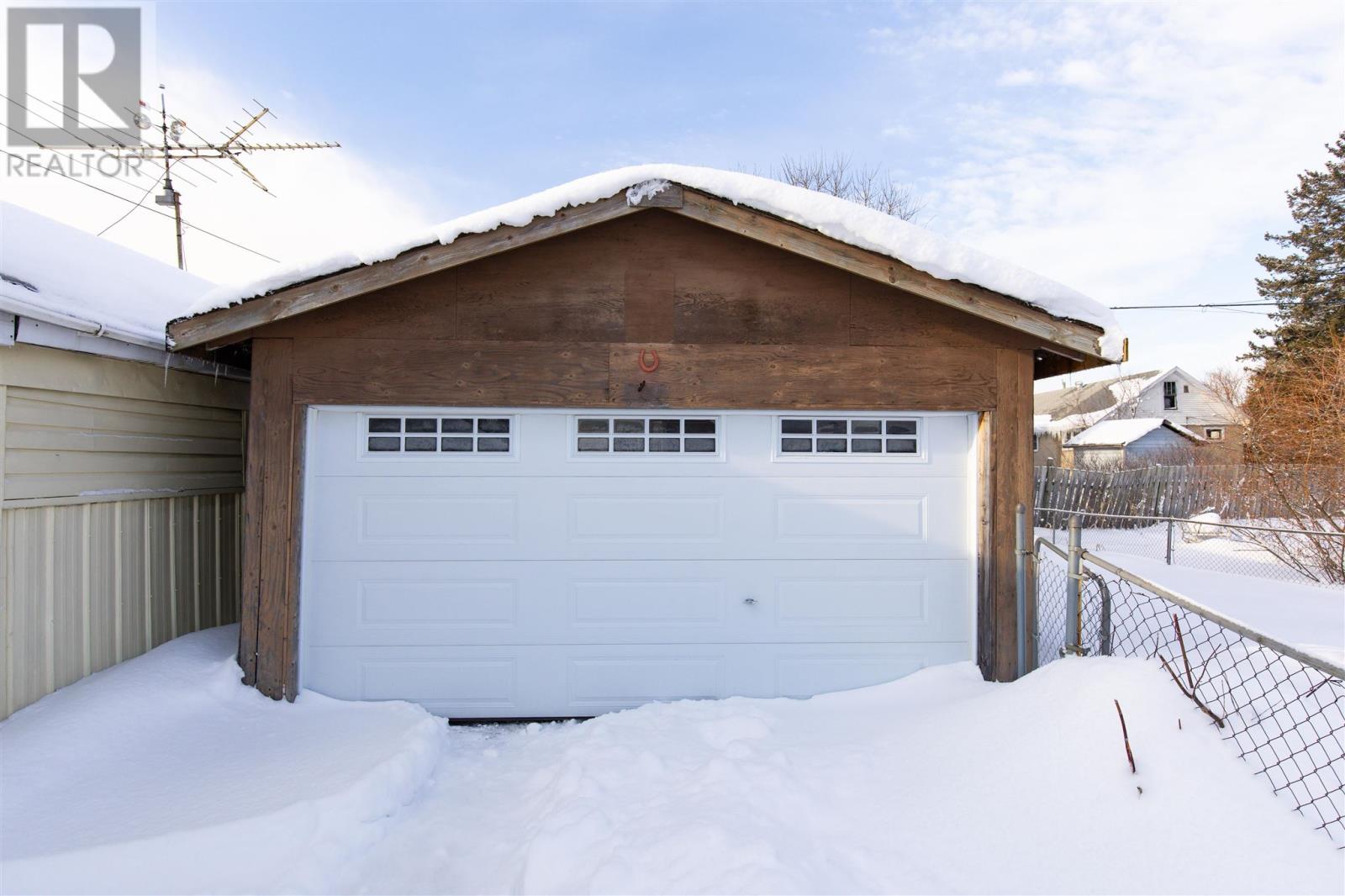 21 Cameron Ave, Sault Ste. Marie, Ontario  P6B 4W6 - Photo 3 - SM253511