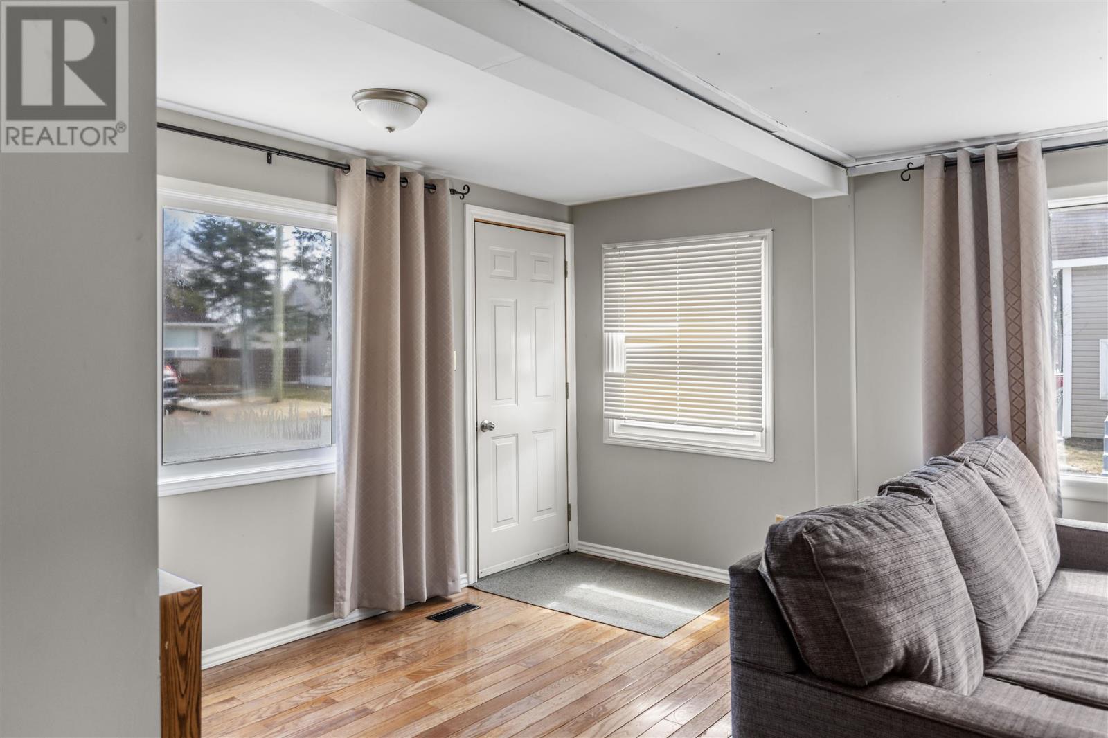 21 Cameron Ave, Sault Ste. Marie, Ontario  P6B 4W6 - Photo 5 - SM253511