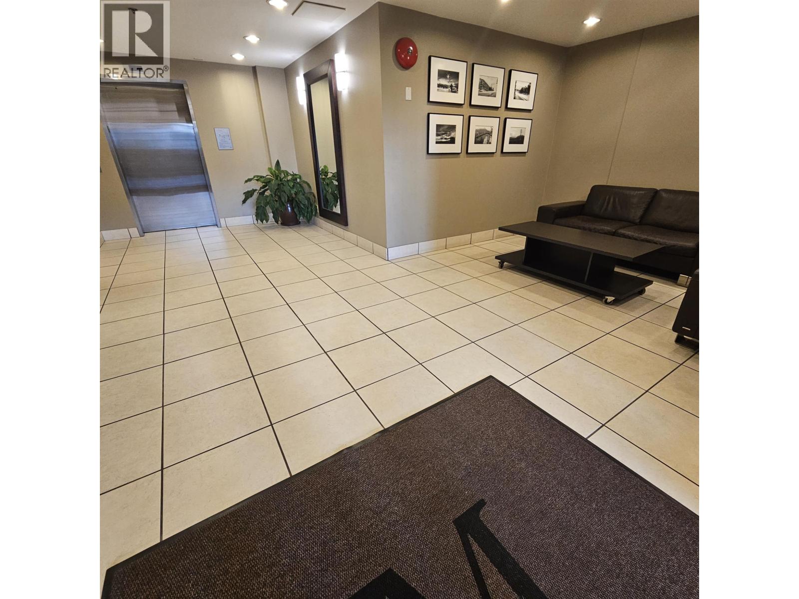 413 3811 Hastings Street, Burnaby, British Columbia  V5C 6V2 - Photo 3 - R3057475