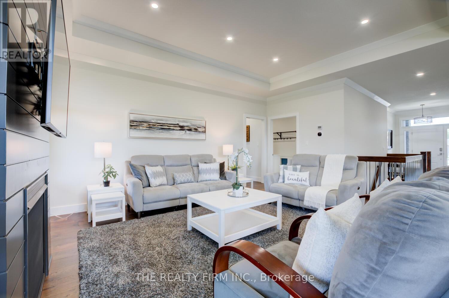 283 Elizabeth Street, Southwest Middlesex, Ontario  N0L 1M0 - Photo 12 - X12646724