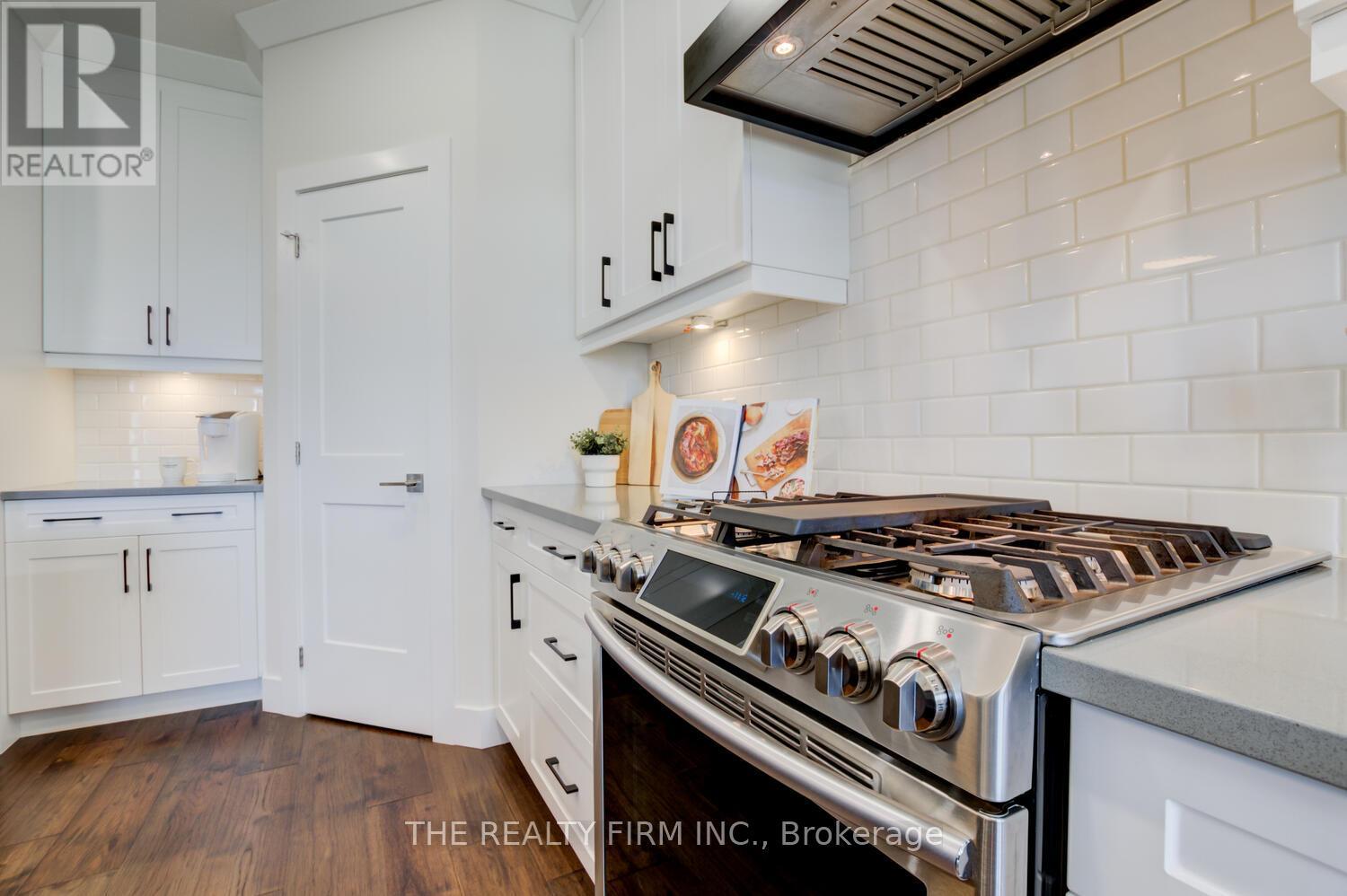 283 Elizabeth Street, Southwest Middlesex, Ontario  N0L 1M0 - Photo 6 - X12646724