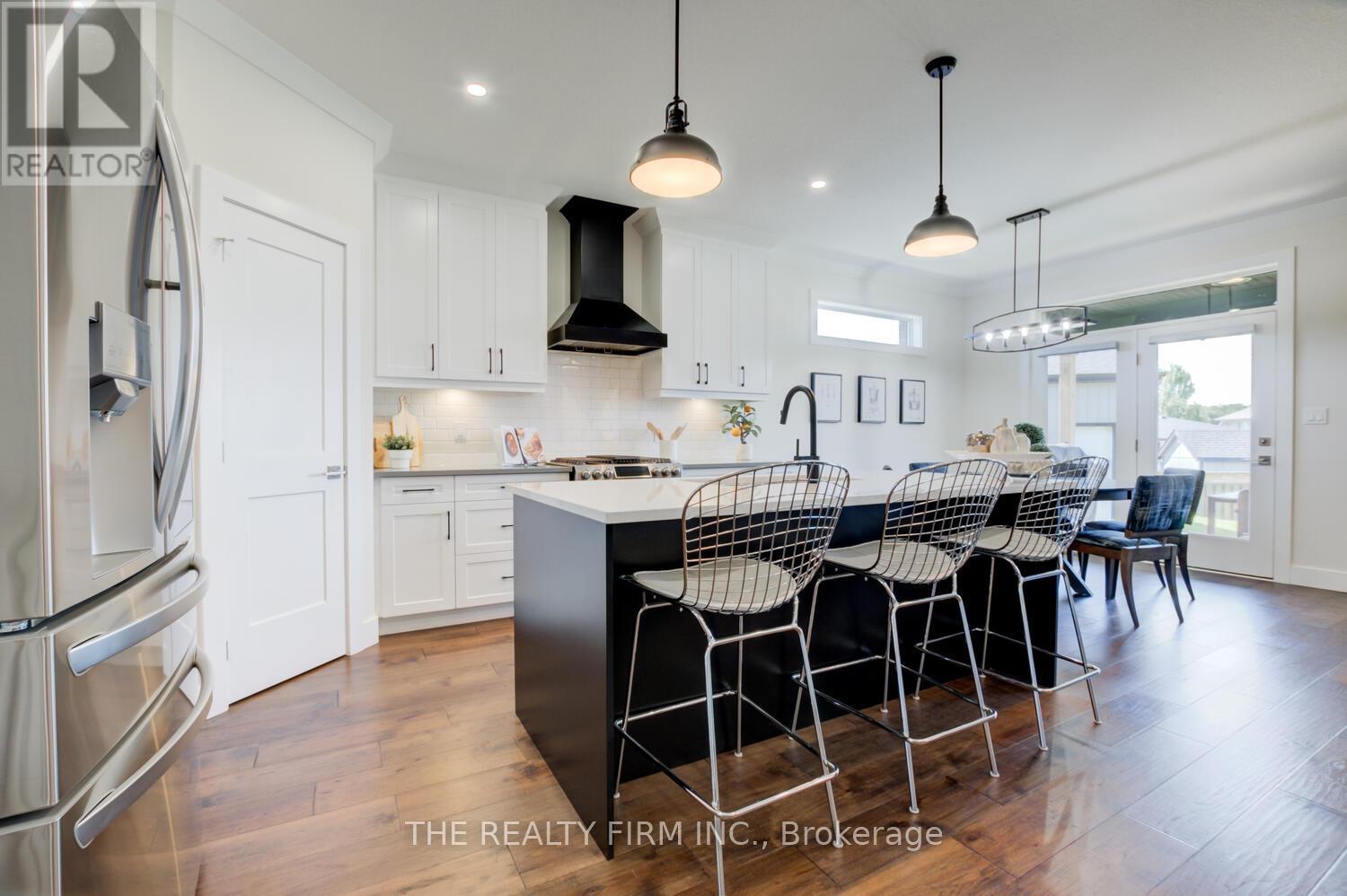 283 Elizabeth Street, Southwest Middlesex, Ontario  N0L 1M0 - Photo 8 - X12646724