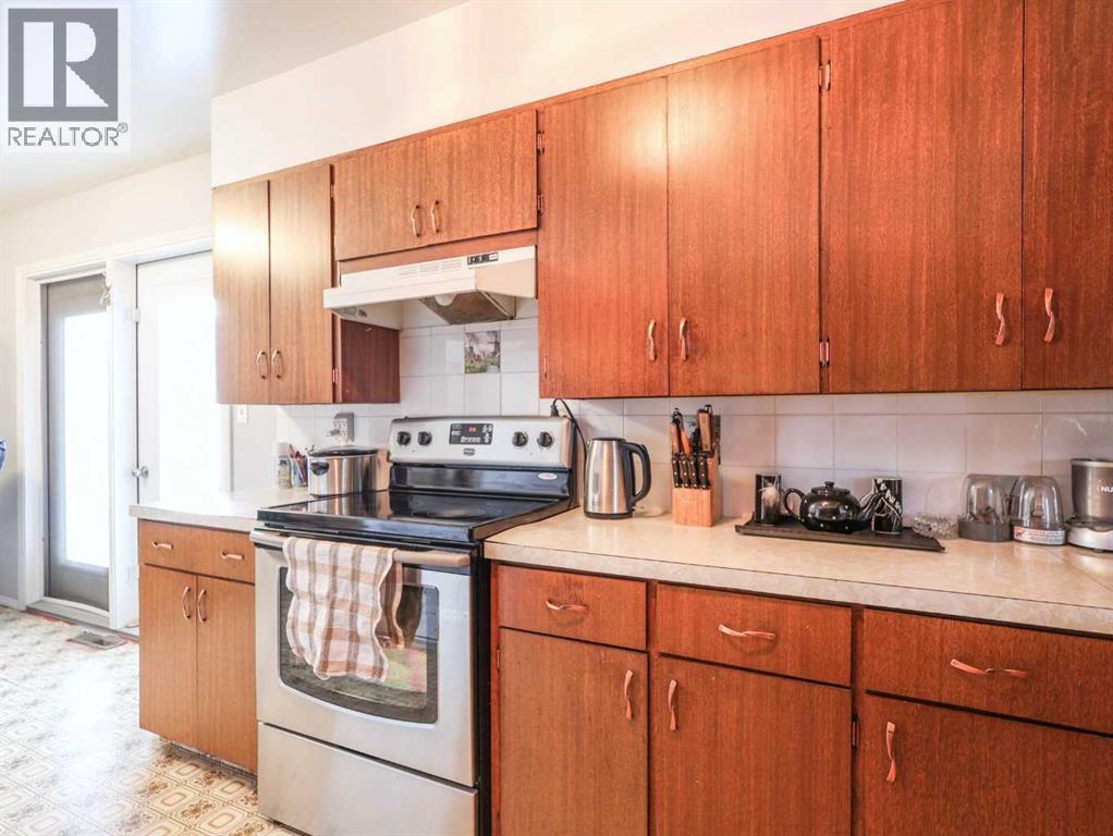 4716 51 Street, Stettler, Alberta  T4K 1J5 - Photo 10 - A2275629