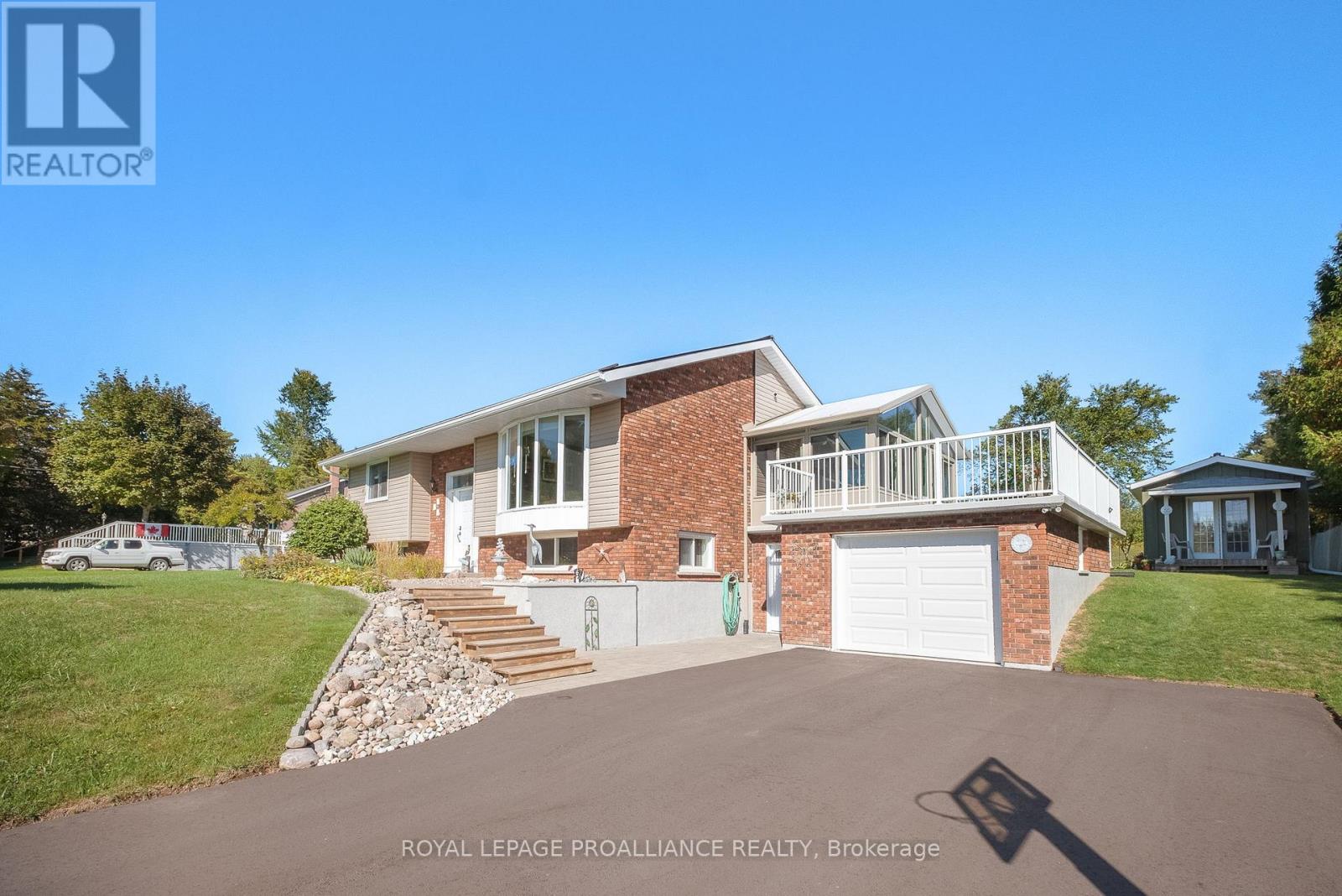 2535 Castlehill Drive, Cobourg, Ontario  K9A 0T3 - Photo 2 - X12433176