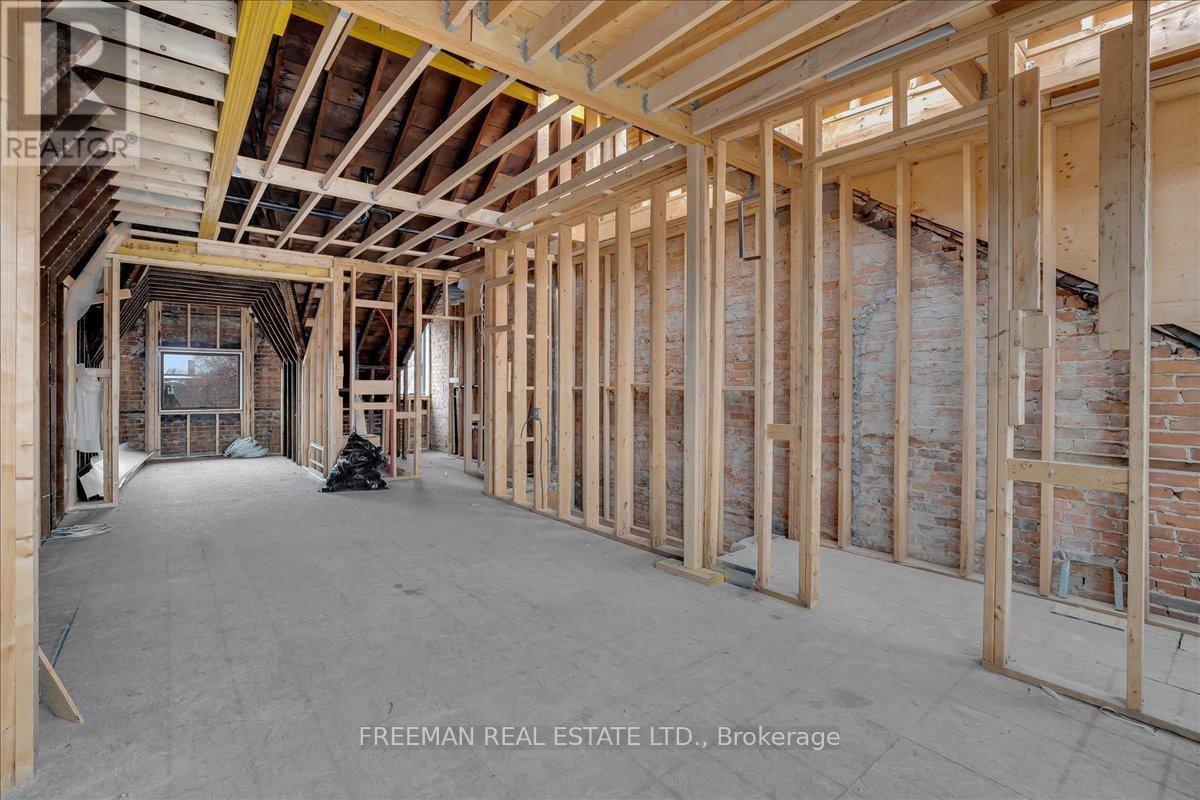 393 Manning Avenue, Toronto, Ontario  M6G 2V6 - Photo 15 - C12646768