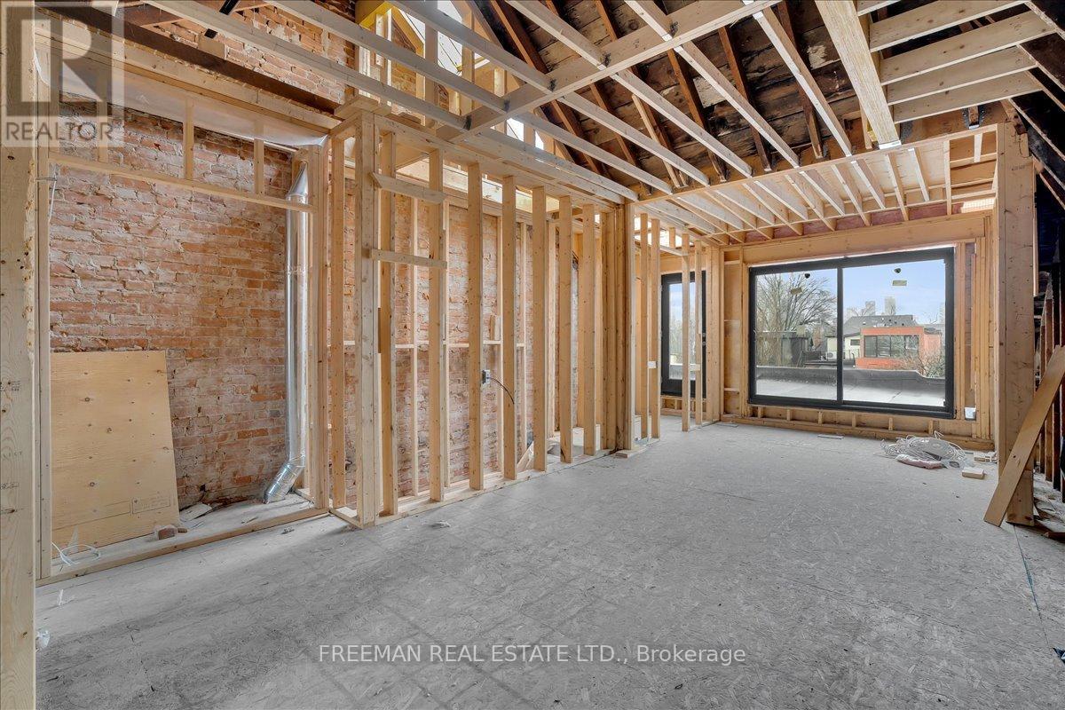 393 Manning Avenue, Toronto, Ontario  M6G 2V6 - Photo 16 - C12646768