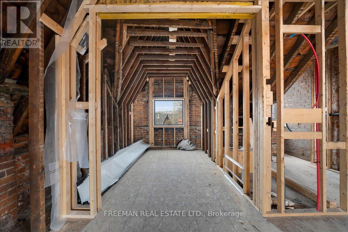 393 Manning Avenue, Toronto, Ontario  M6G 2V6 - Photo 17 - C12646768