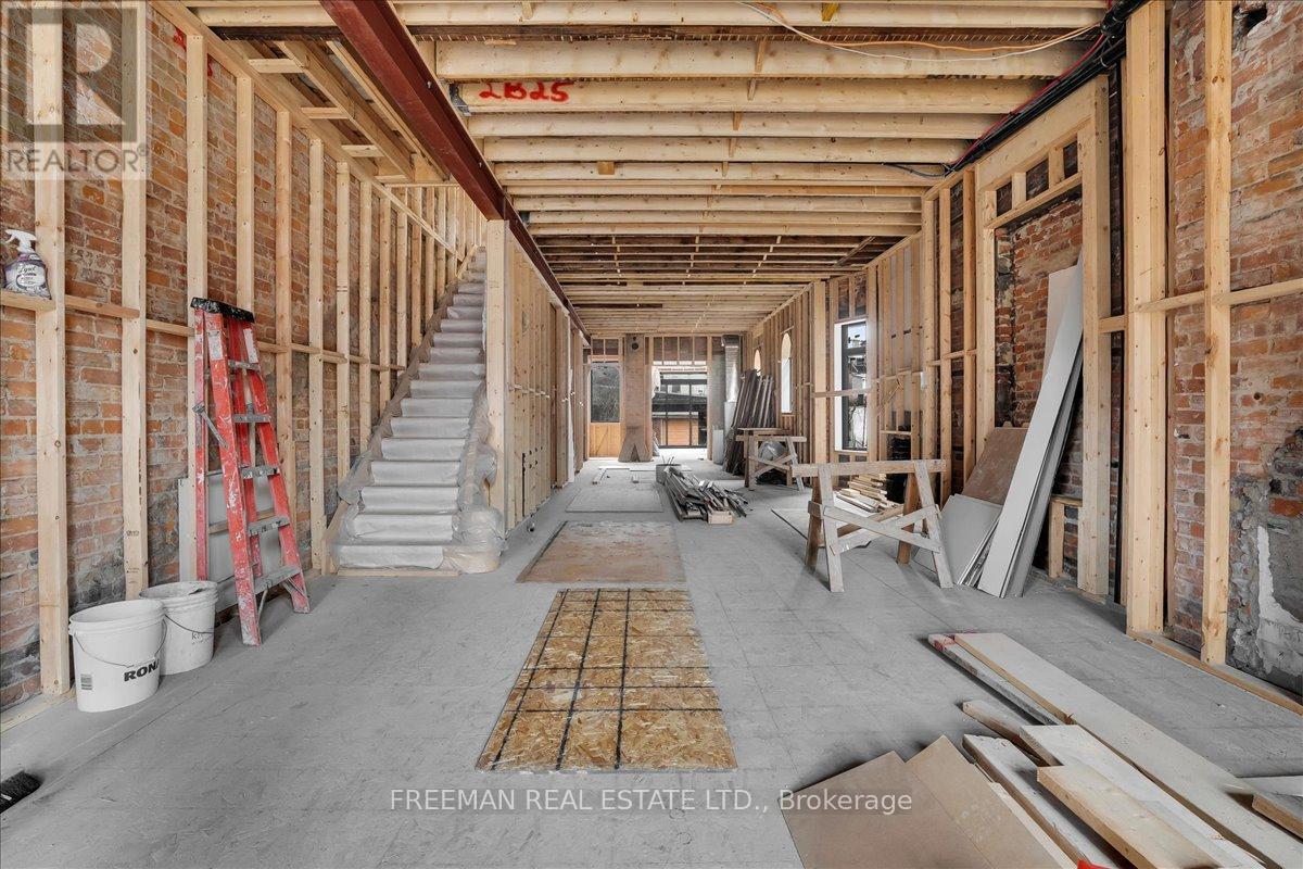 393 Manning Avenue, Toronto, Ontario  M6G 2V6 - Photo 4 - C12646768