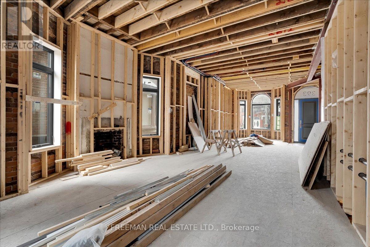 393 Manning Avenue, Toronto, Ontario  M6G 2V6 - Photo 6 - C12646768