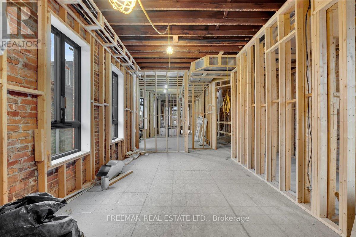 393 Manning Avenue, Toronto, Ontario  M6G 2V6 - Photo 7 - C12646768