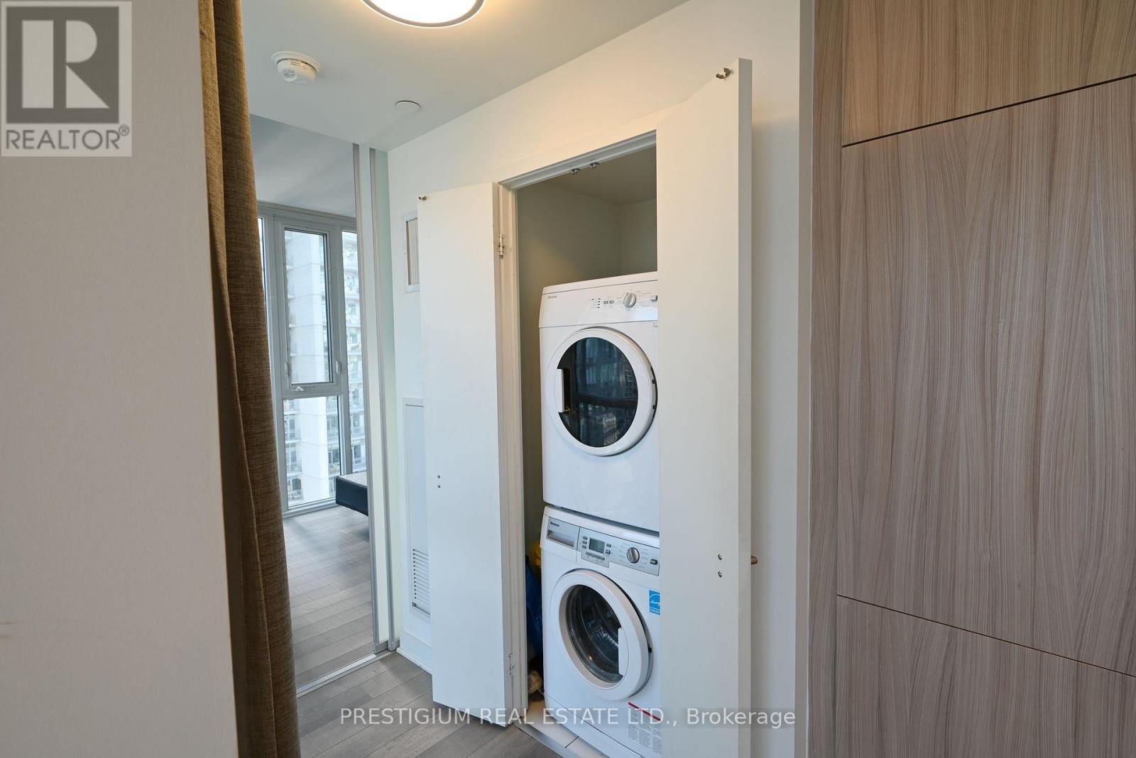 1910 - 290 Adelaide Street W, Toronto, Ontario  M5V 0P3 - Photo 15 - C12646792