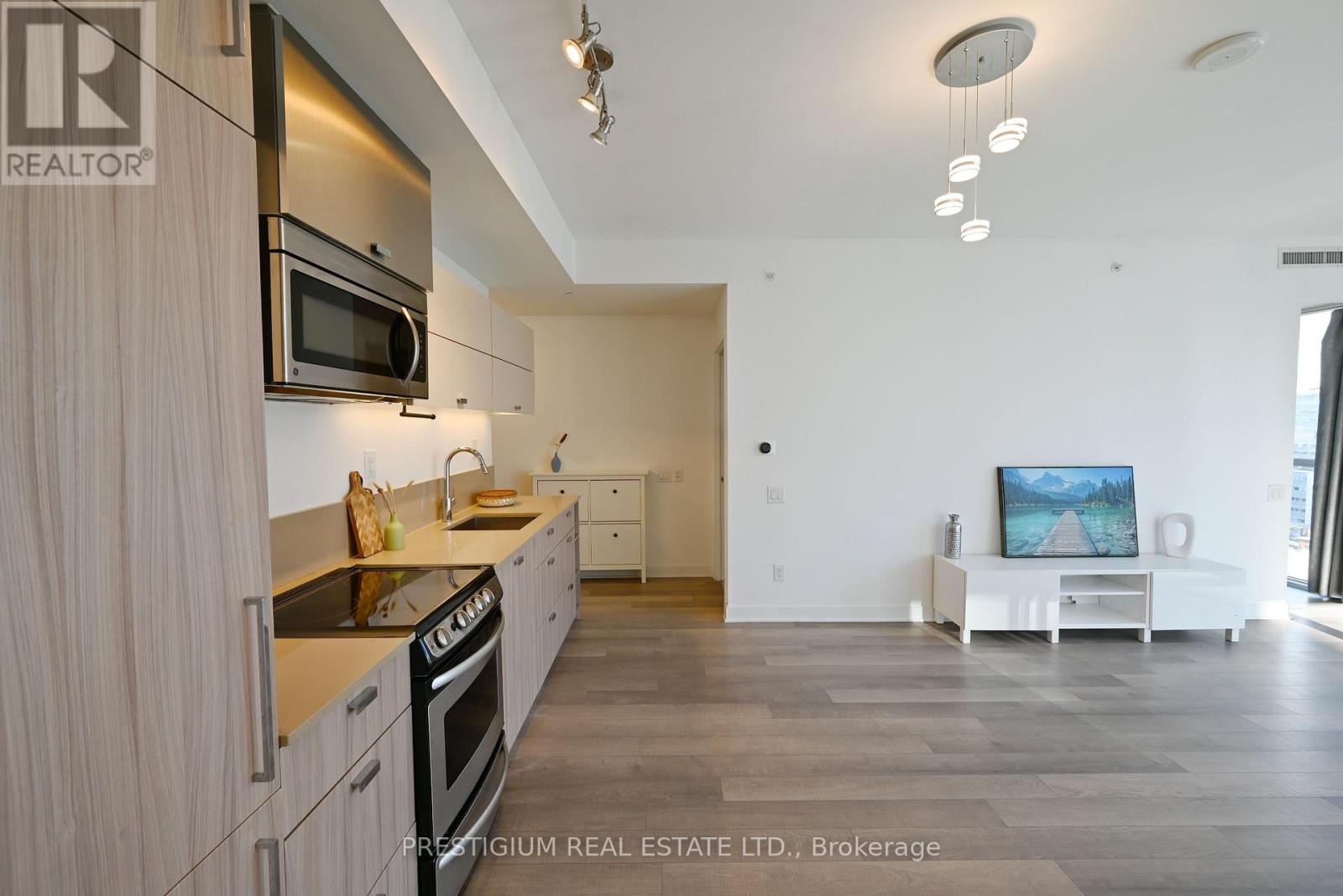 1910 - 290 Adelaide Street W, Toronto, Ontario  M5V 0P3 - Photo 5 - C12646792