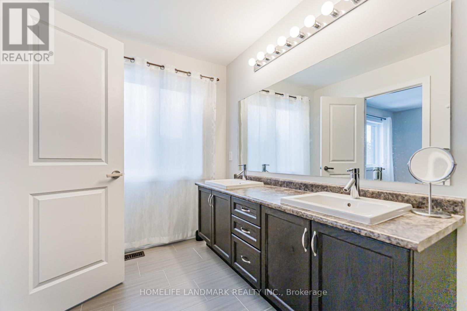 62 Helliwell Crescent, Richmond Hill, Ontario  L4E 1C7 - Photo 35 - N12646758