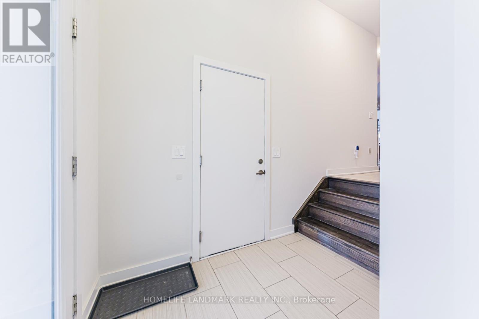 62 Helliwell Crescent, Richmond Hill, Ontario  L4E 1C7 - Photo 5 - N12646758