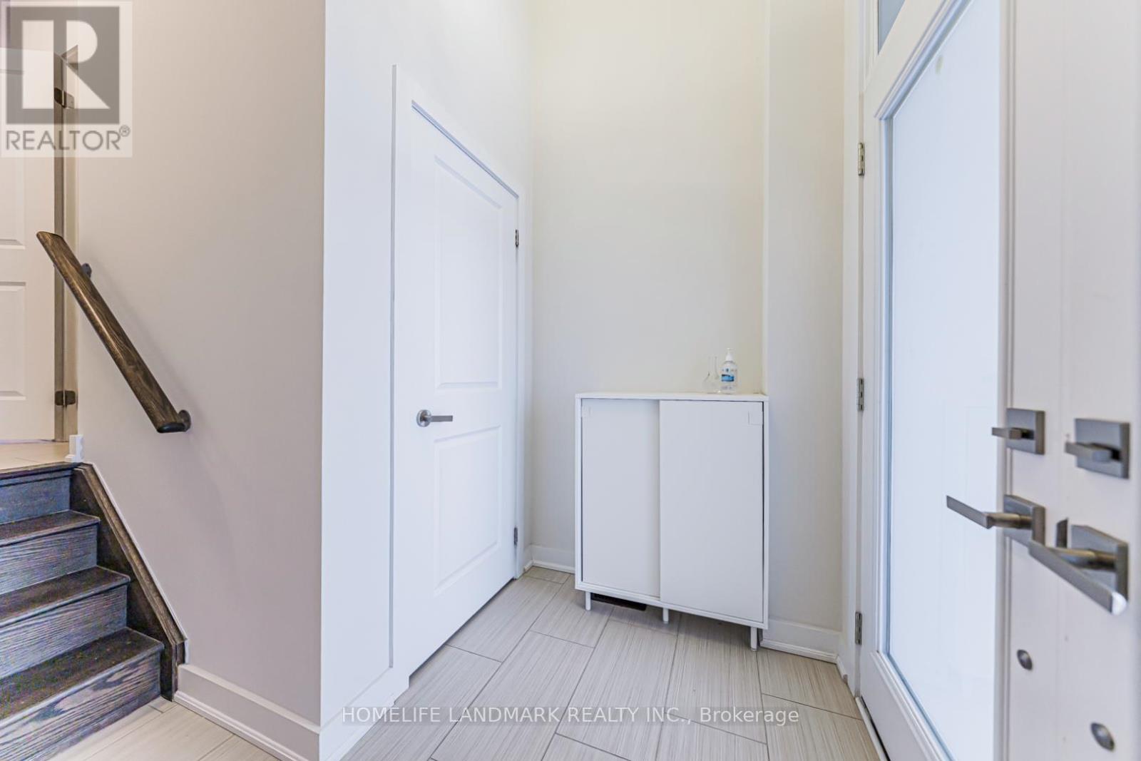 62 Helliwell Crescent, Richmond Hill, Ontario  L4E 1C7 - Photo 6 - N12646758