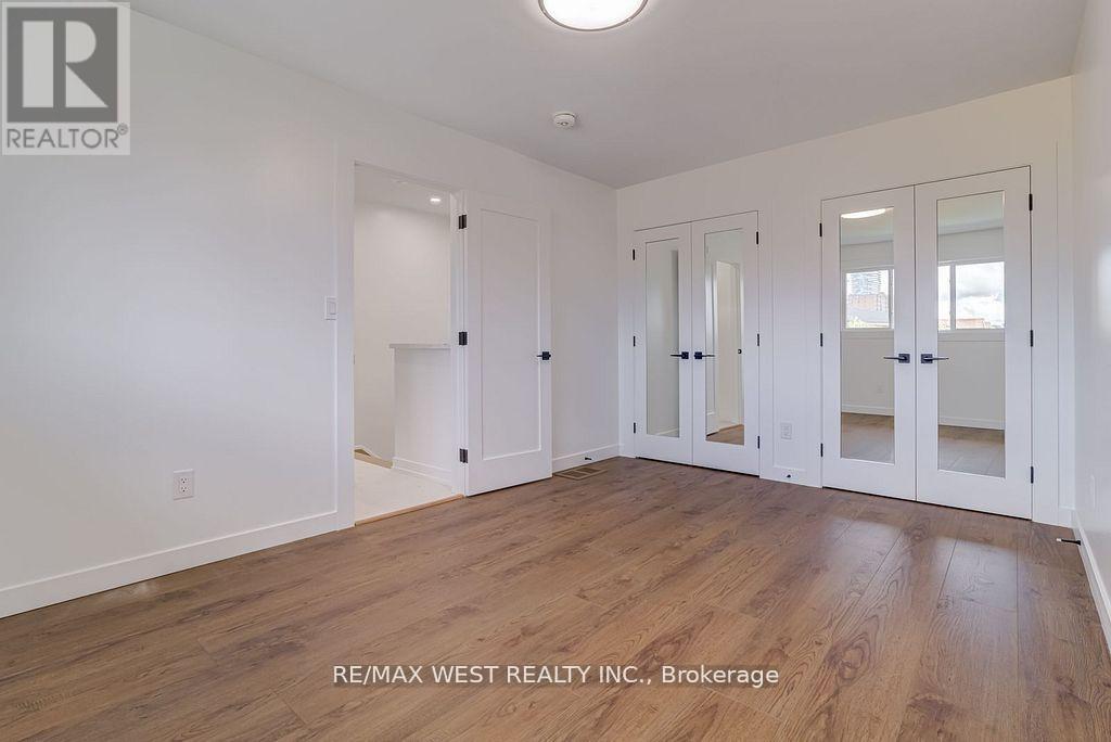 Main - 152 Clarence Street, Brampton, Ontario  L6W 1S9 - Photo 17 - W12646720