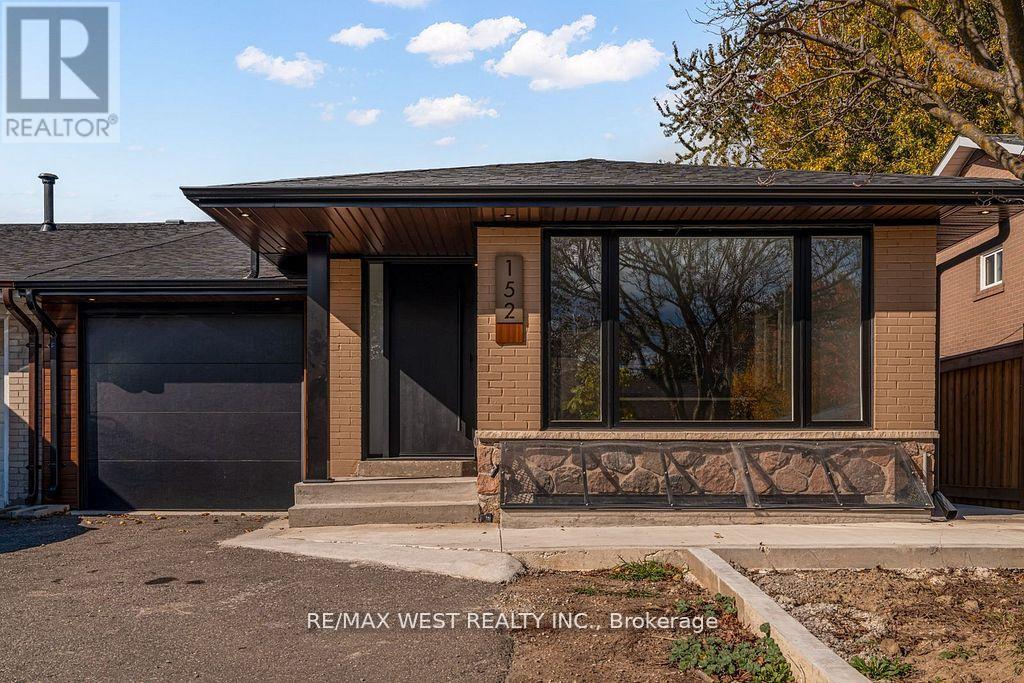 Main - 152 Clarence Street, Brampton, Ontario  L6W 1S9 - Photo 2 - W12646720