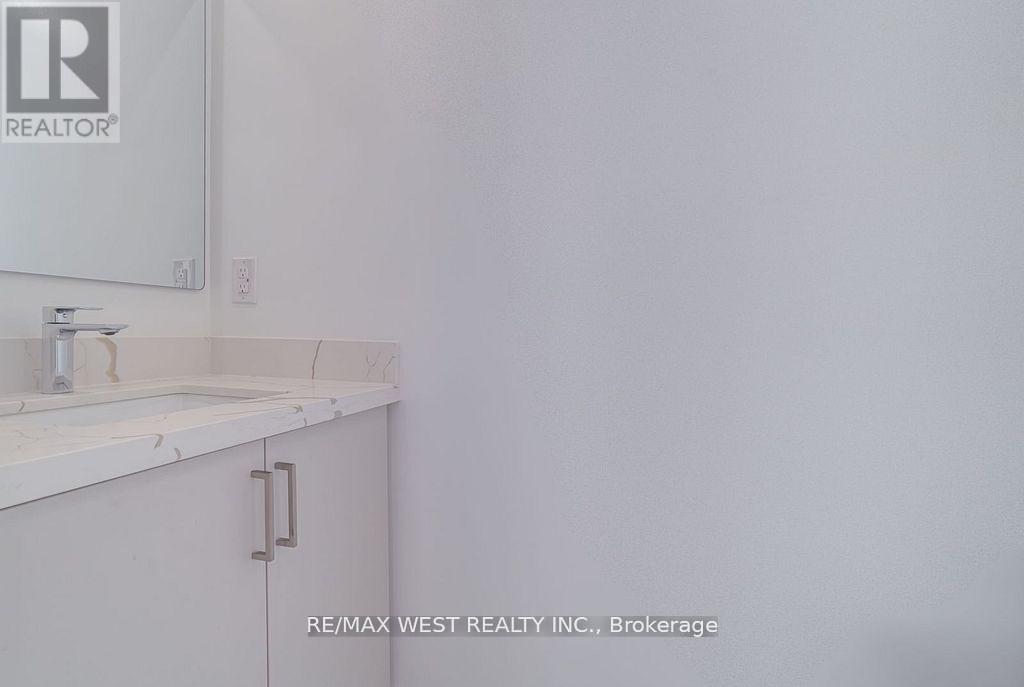 Main - 152 Clarence Street, Brampton, Ontario  L6W 1S9 - Photo 6 - W12646720