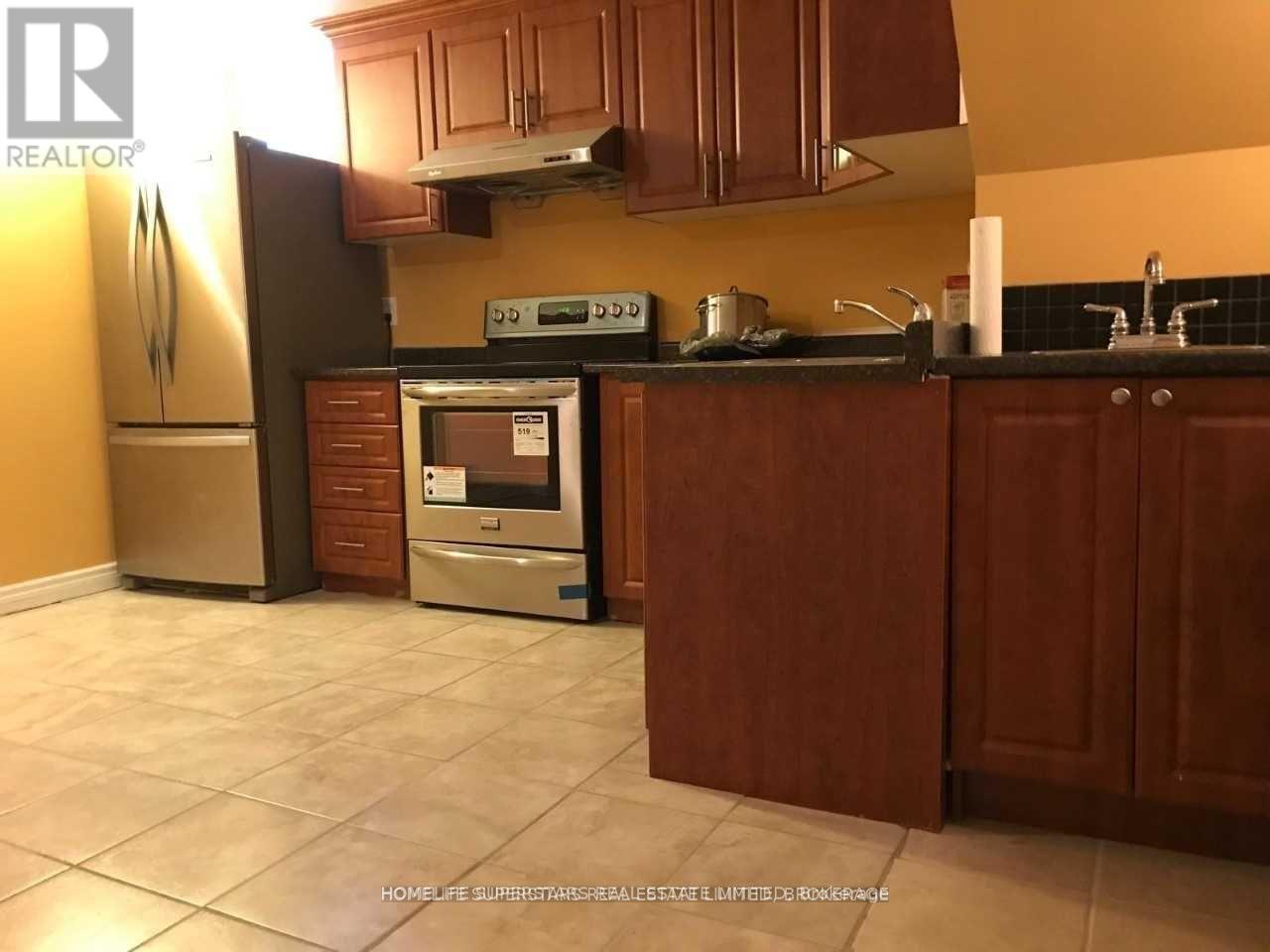 3 Milkweed Crescent, Brampton, Ontario  L7A 1T8 - Photo 2 - W12646806