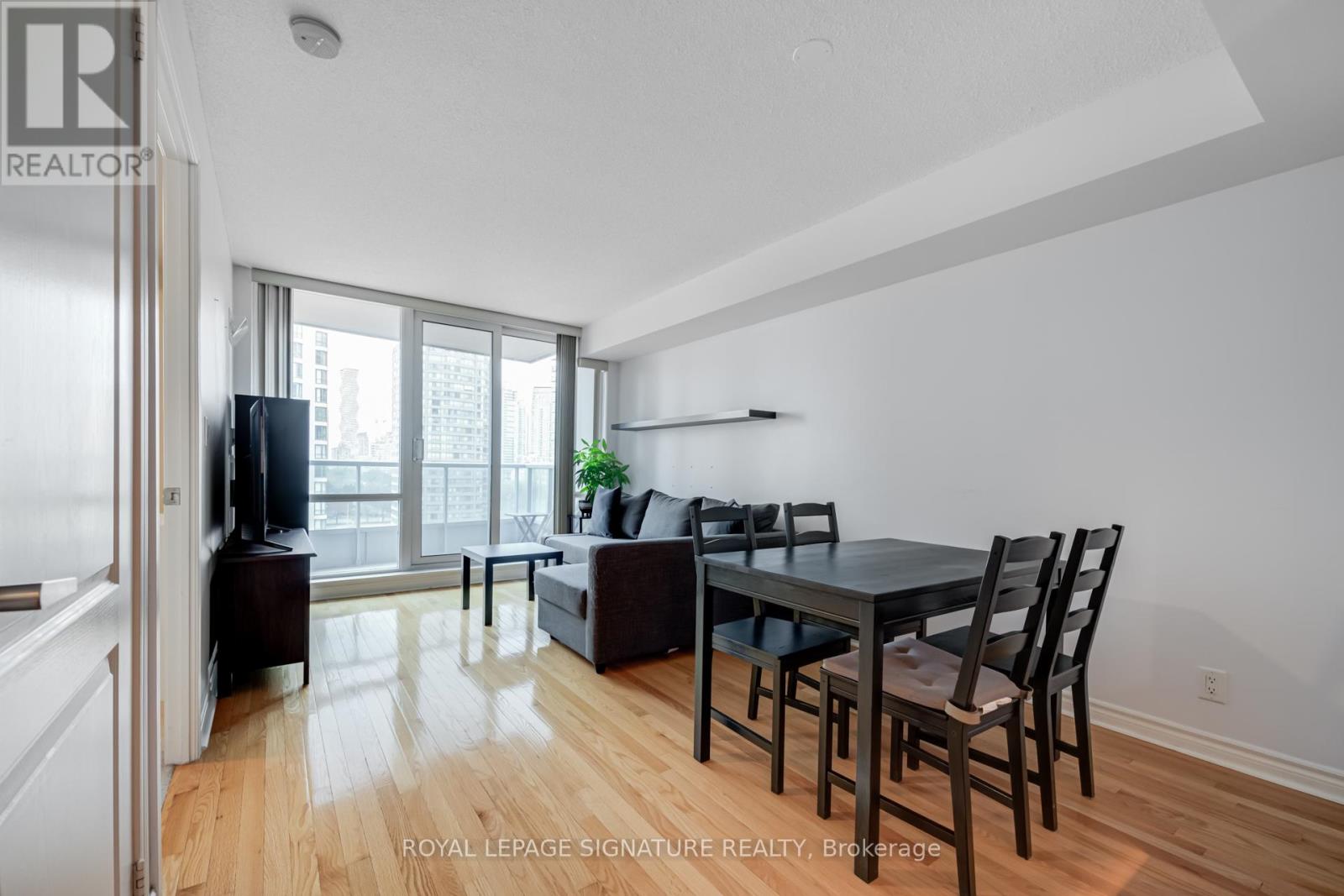 1307 - 1 Elm Drive W, Mississauga, Ontario  L5B 4M1 - Photo 10 - W12646810