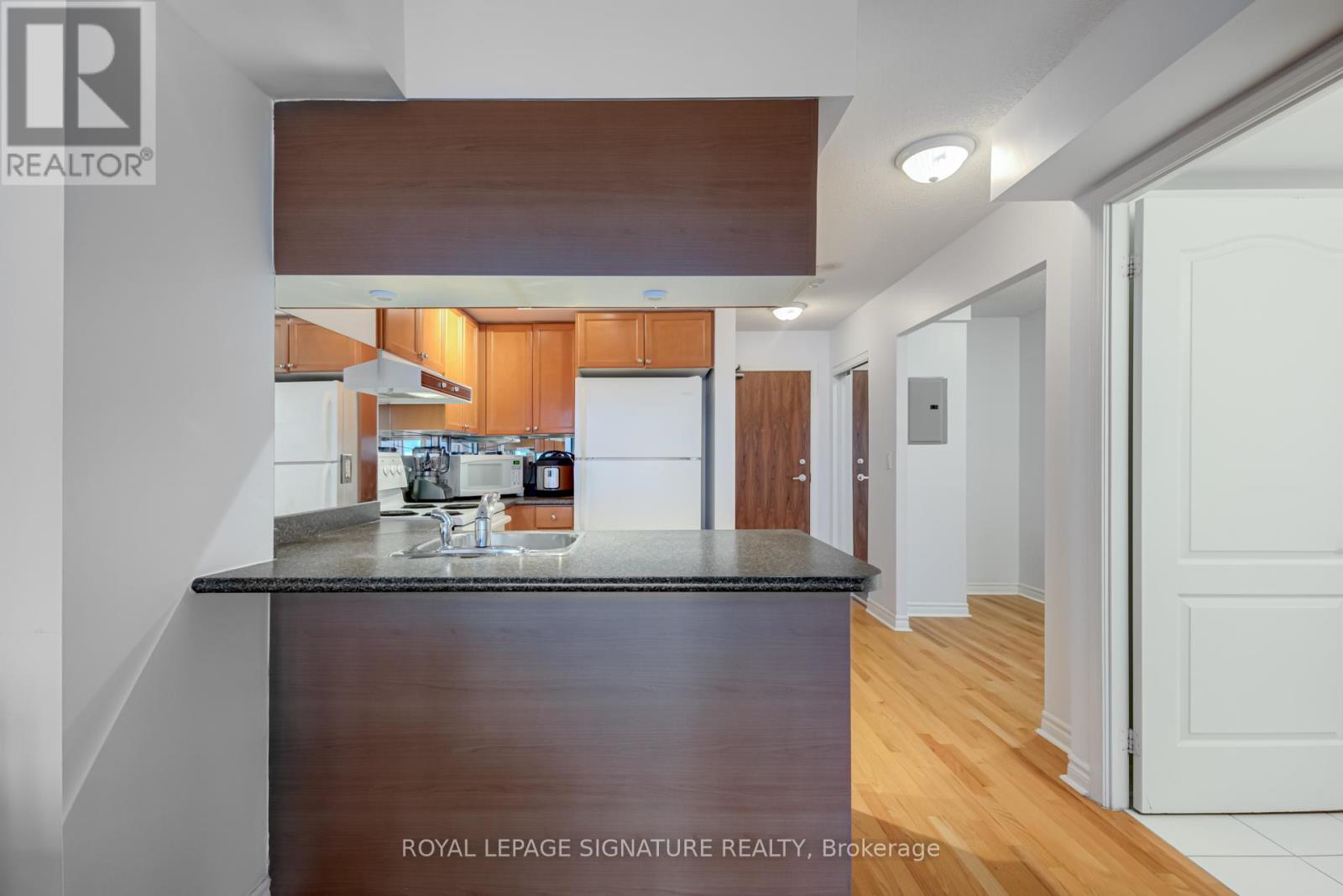 1307 - 1 Elm Drive W, Mississauga, Ontario  L5B 4M1 - Photo 11 - W12646810