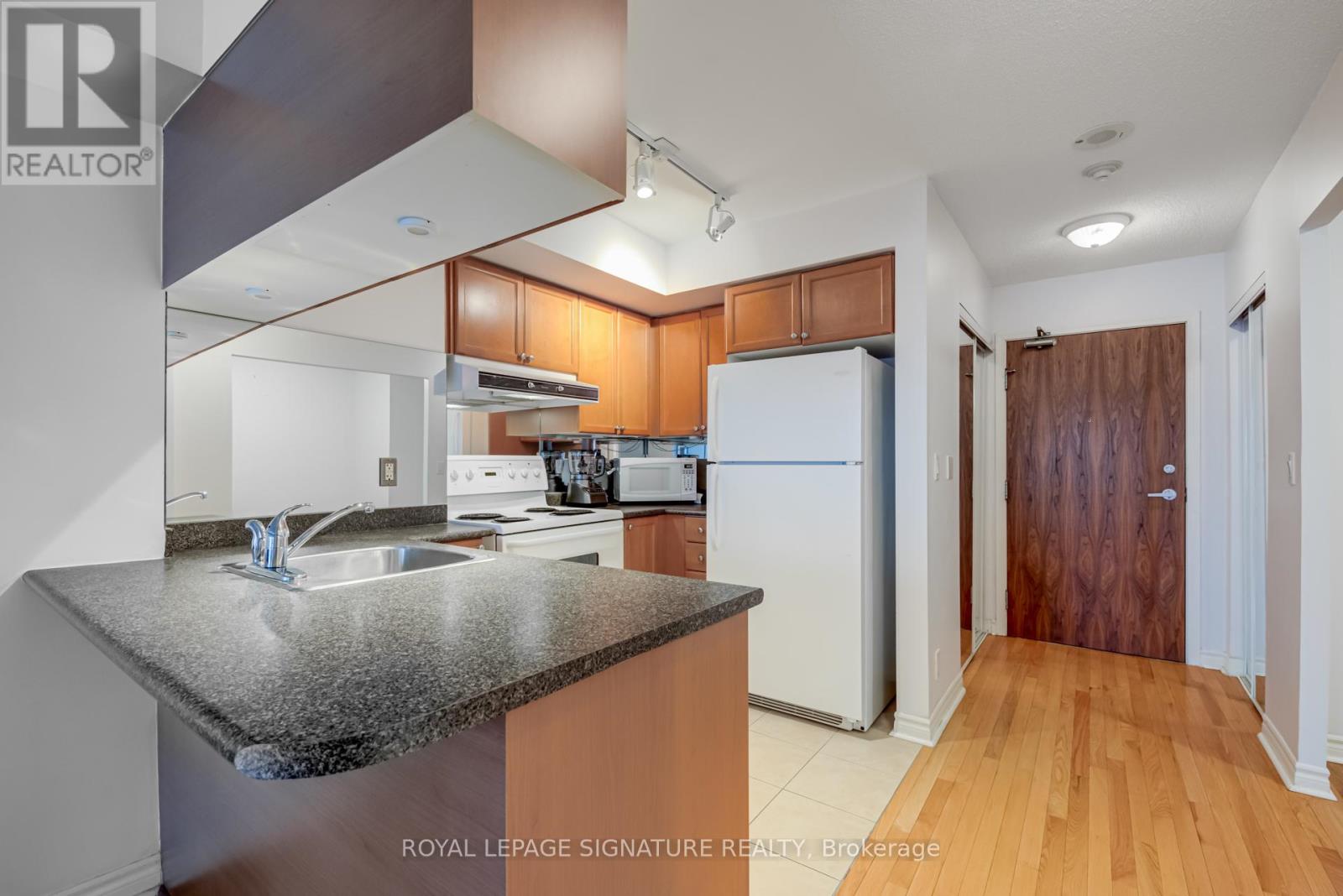 1307 - 1 Elm Drive W, Mississauga, Ontario  L5B 4M1 - Photo 12 - W12646810