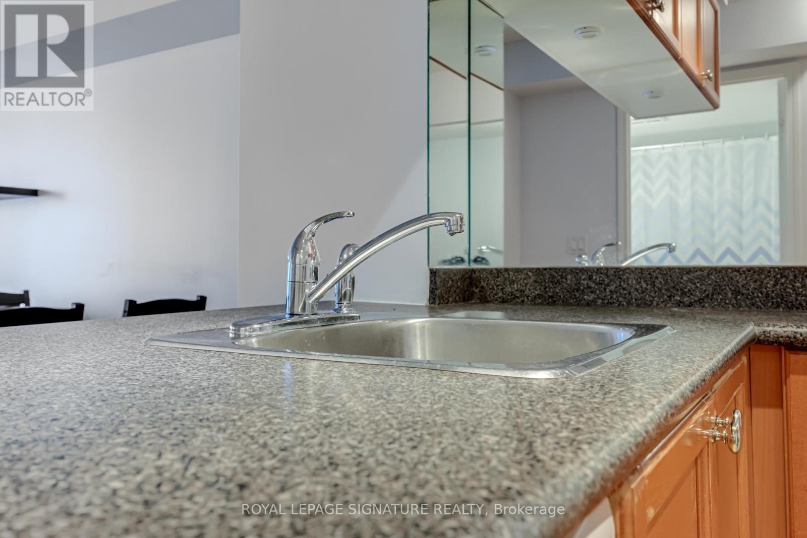 1307 - 1 Elm Drive W, Mississauga, Ontario  L5B 4M1 - Photo 14 - W12646810