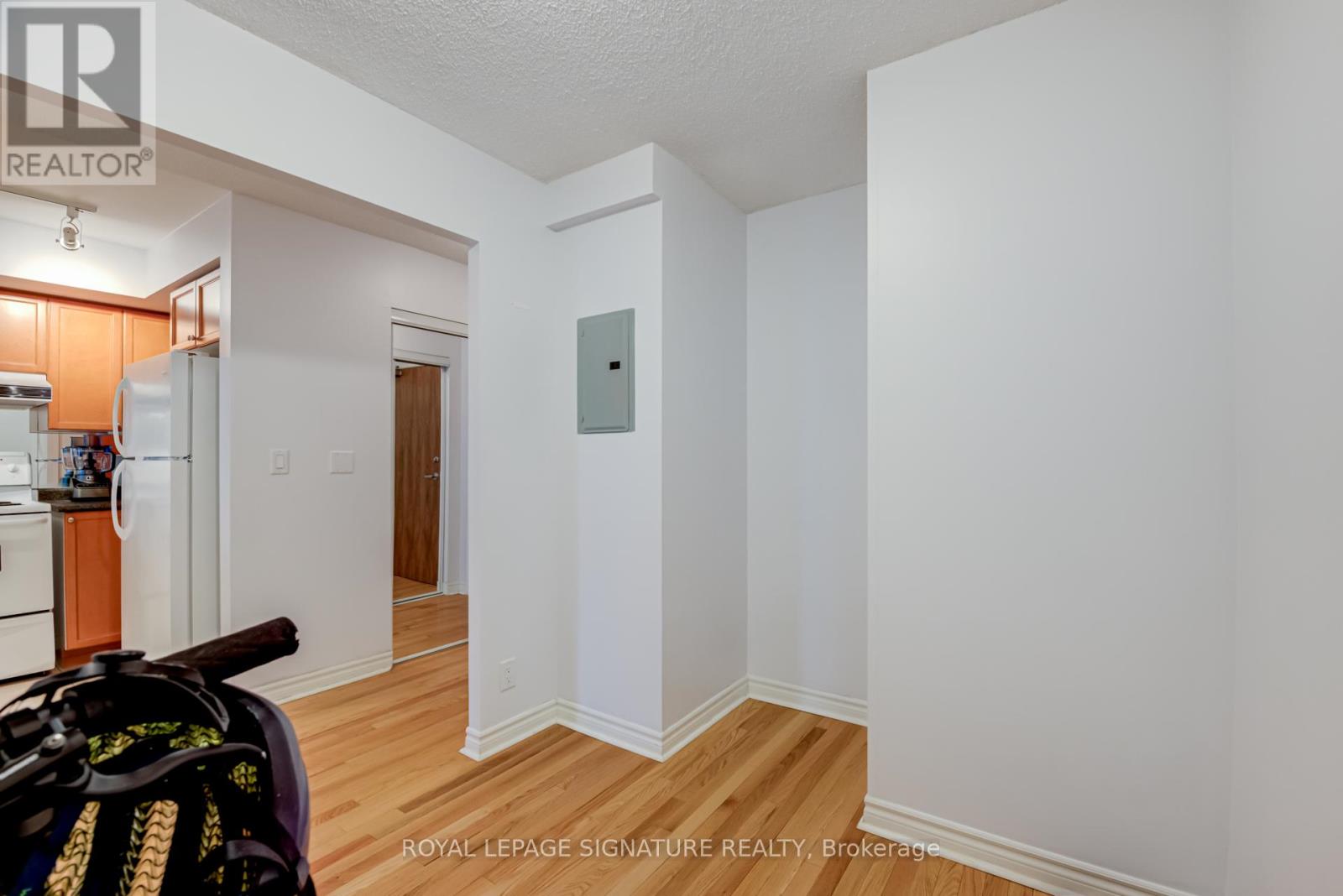 1307 - 1 Elm Drive W, Mississauga, Ontario  L5B 4M1 - Photo 18 - W12646810