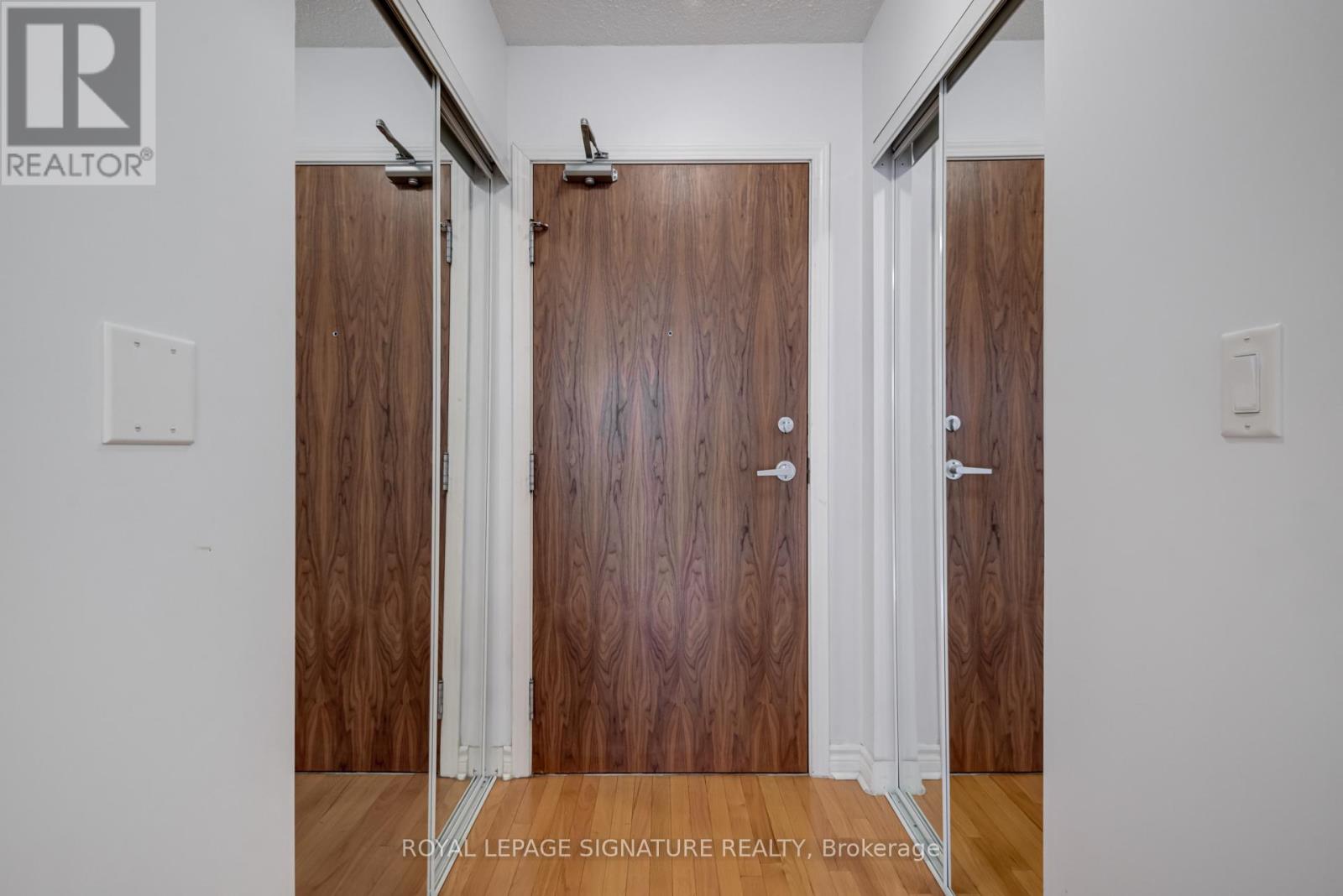 1307 - 1 Elm Drive W, Mississauga, Ontario  L5B 4M1 - Photo 2 - W12646810