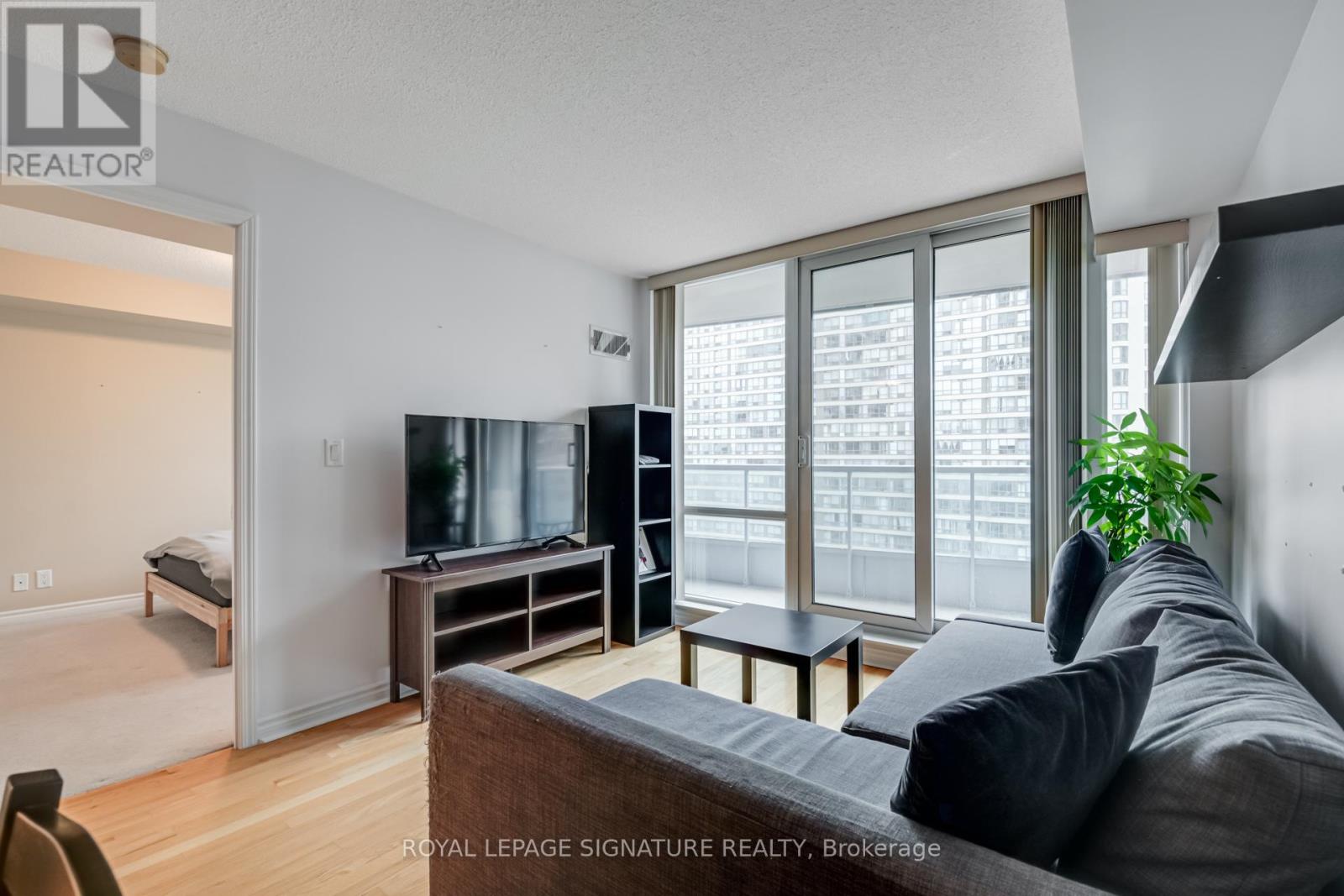 1307 - 1 Elm Drive W, Mississauga, Ontario  L5B 4M1 - Photo 6 - W12646810