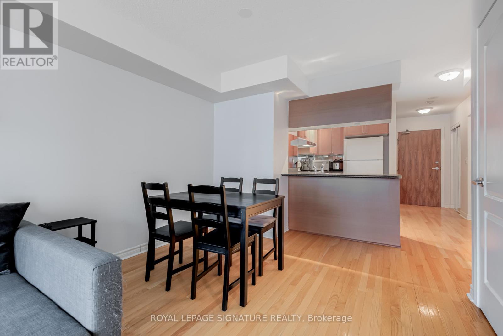 1307 - 1 Elm Drive W, Mississauga, Ontario  L5B 4M1 - Photo 9 - W12646810