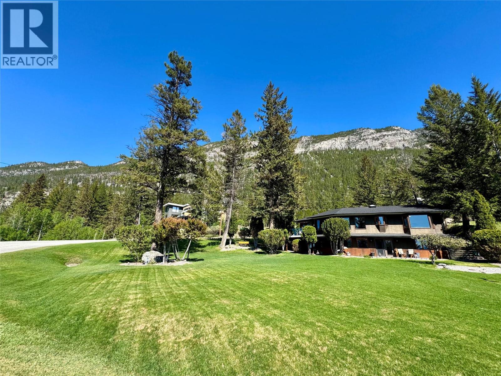 8380 Richardson Crescent, Canal Flats, British Columbia  V0B 1B0 - Photo 4 - 10371470