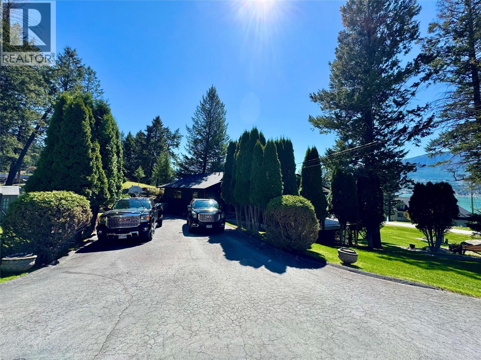 8380 Richardson Crescent, Canal Flats, British Columbia  V0B 1B0 - Photo 9 - 10371470