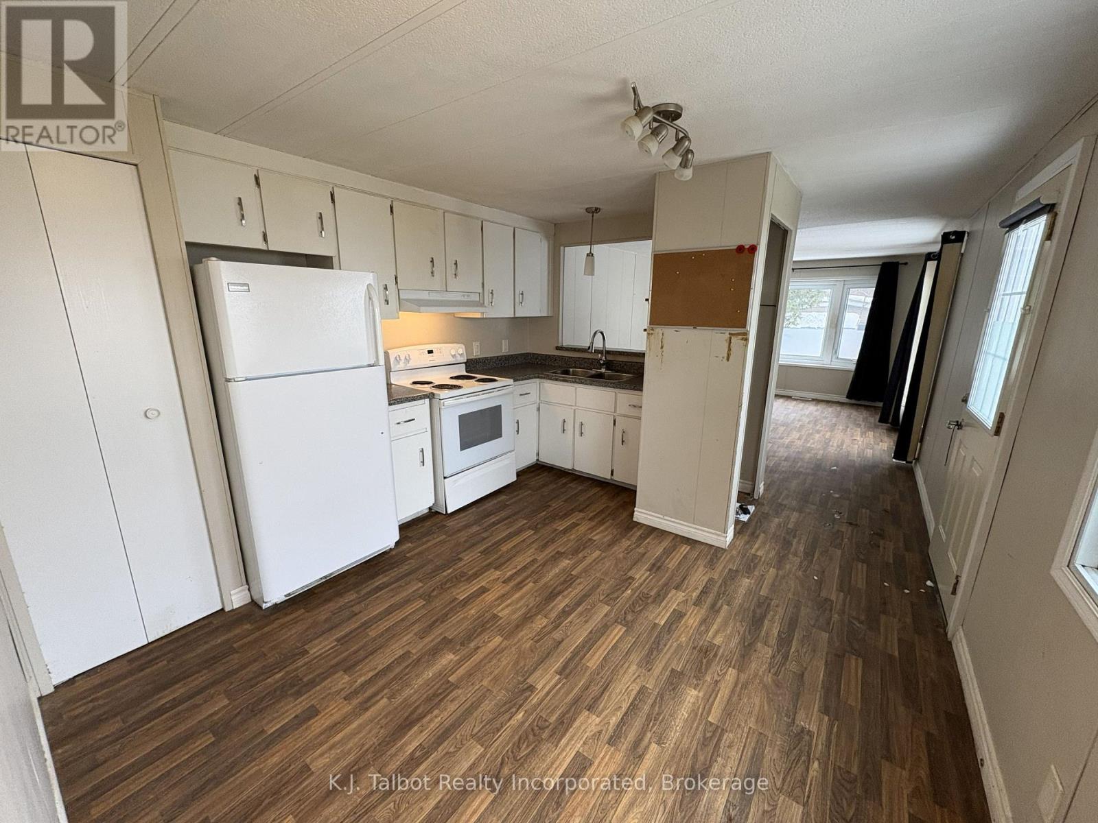 8 Bloomsbury Street, Ashfield-Colborne-Wawanosh, Ontario  N7A 3Y2 - Photo 4 - X12646864