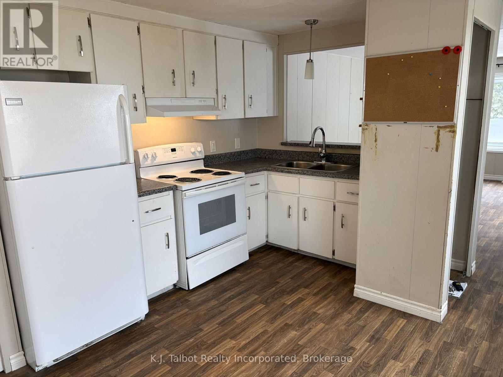 8 Bloomsbury Street, Ashfield-Colborne-Wawanosh, Ontario  N7A 3Y2 - Photo 5 - X12646864