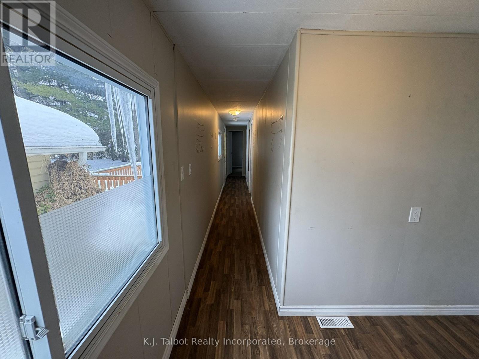 8 Bloomsbury Street, Ashfield-Colborne-Wawanosh, Ontario  N7A 3Y2 - Photo 6 - X12646864