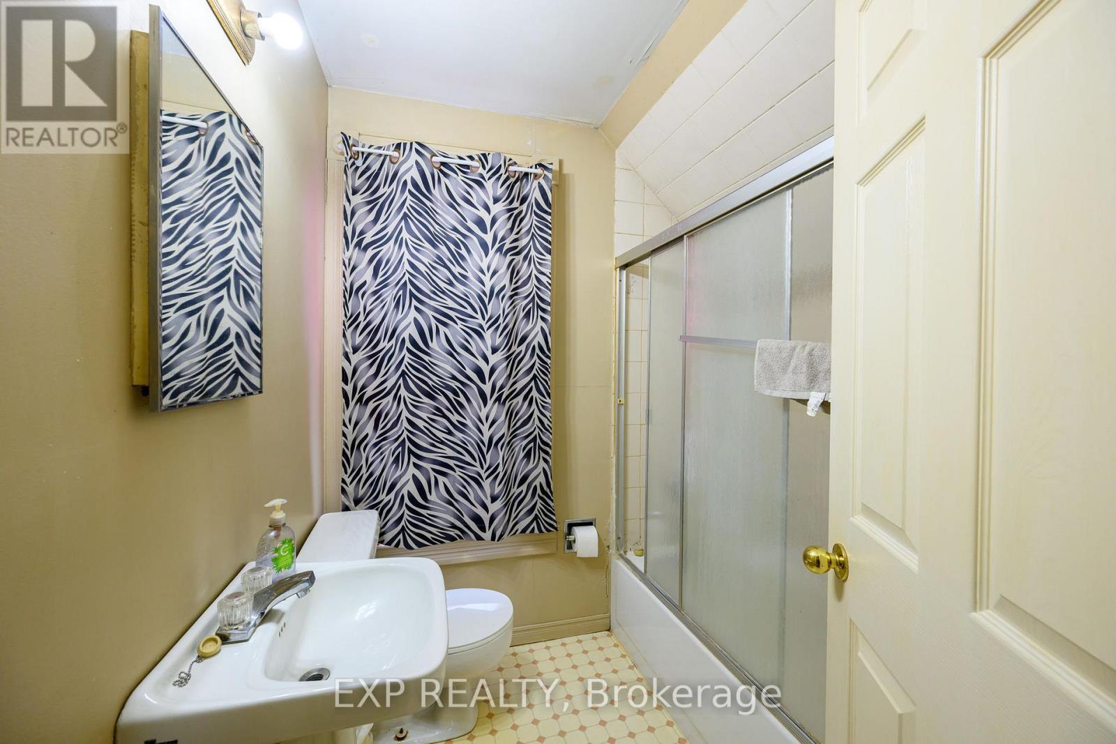 22949 Hagerty Road, Newbury, Ontario  N0L 1Z0 - Photo 13 - X12646866