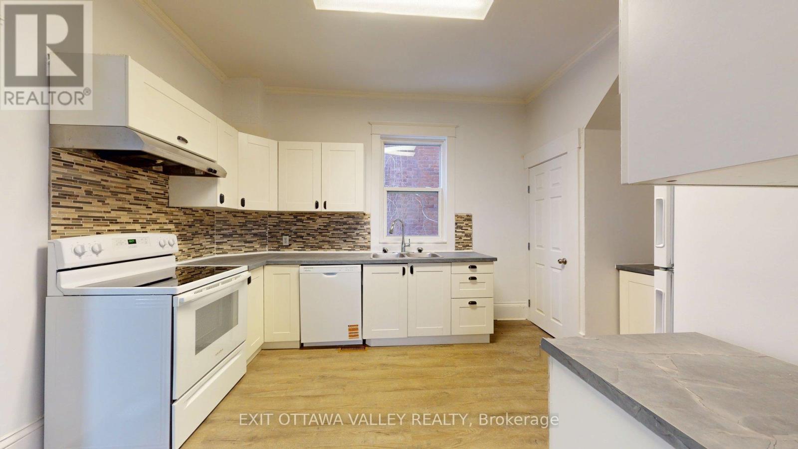 216 Mary Street, Pembroke, Ontario  K8A 5V8 - Photo 12 - X12646822