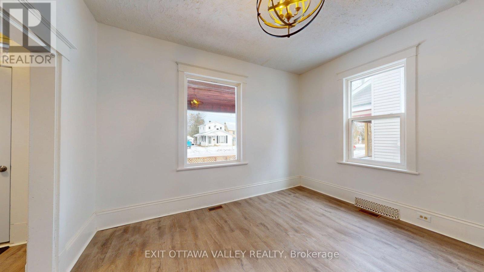 216 Mary Street, Pembroke, Ontario  K8A 5V8 - Photo 7 - X12646822