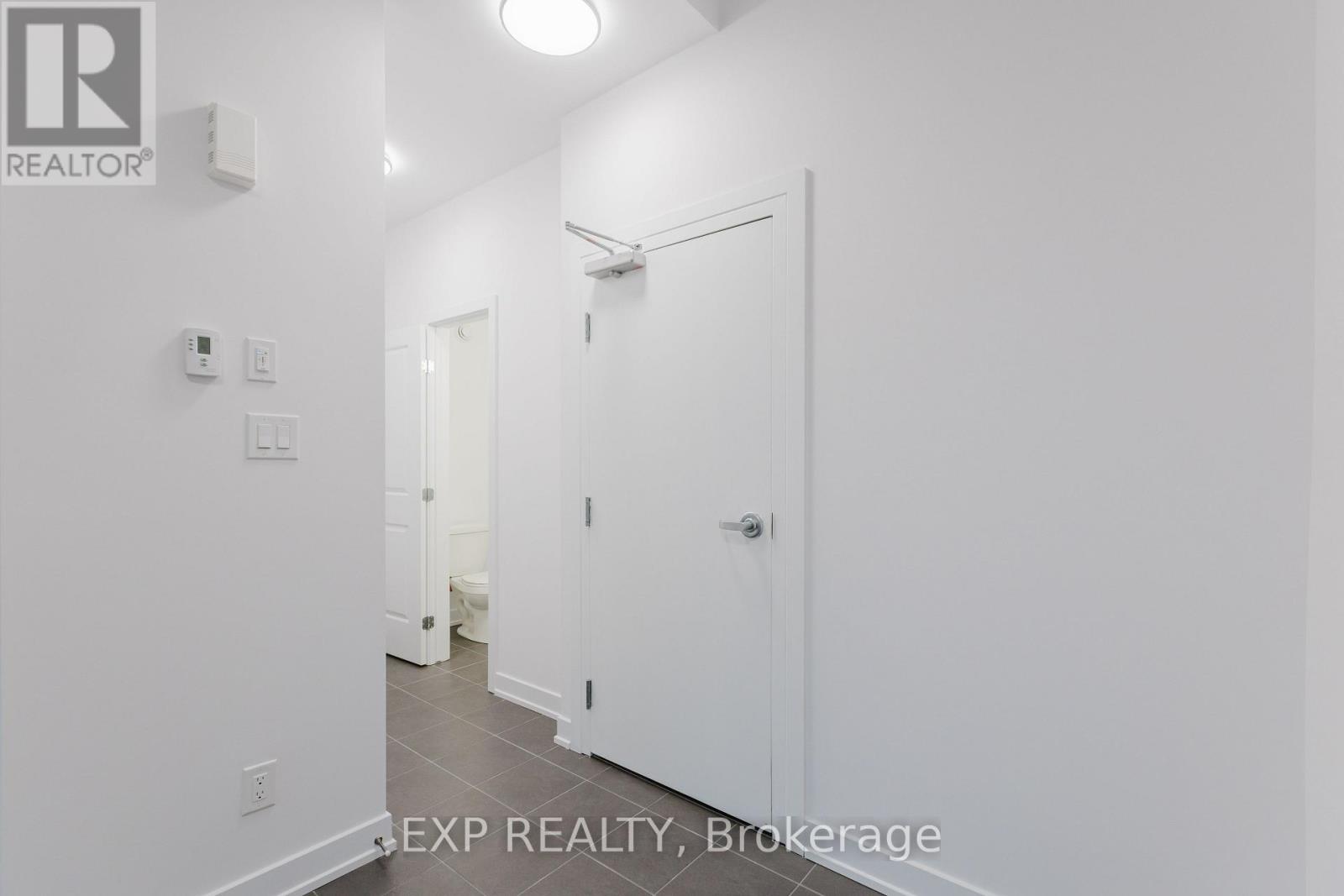 207 Silhouette Private, Ottawa, Ontario  K2J 4S3 - Photo 5 - X12646832