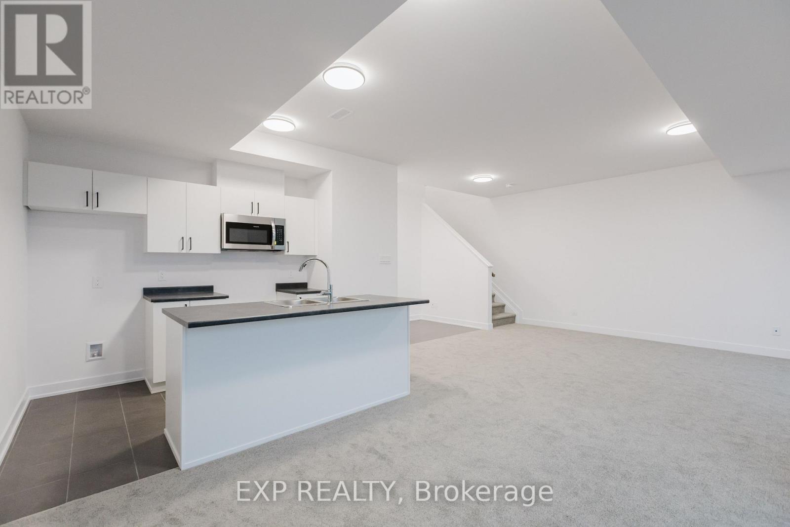 207 Silhouette Private, Ottawa, Ontario  K2J 4S3 - Photo 9 - X12646832