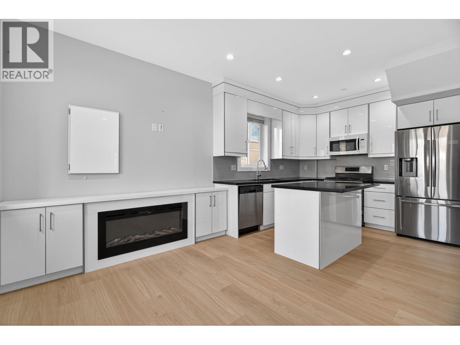 2430 E 41 Avenue, Vancouver, British Columbia  V5R 2W4 - Photo 4 - R3074588