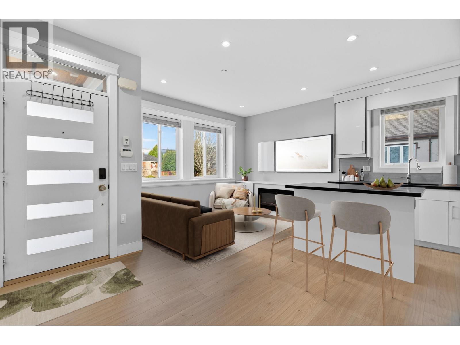 2430 E 41 Avenue, Vancouver, British Columbia  V5R 2W4 - Photo 2 - R3074588